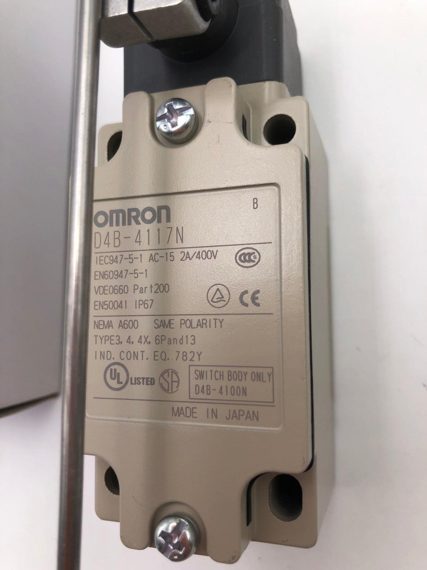 Omron D4B-1117N